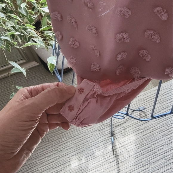 A sheer blousy one piece with texture - Picture 5 of 5